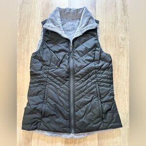 Women’s North Face Mossbud Reversible Winter Vest with pockets and fur Size Med